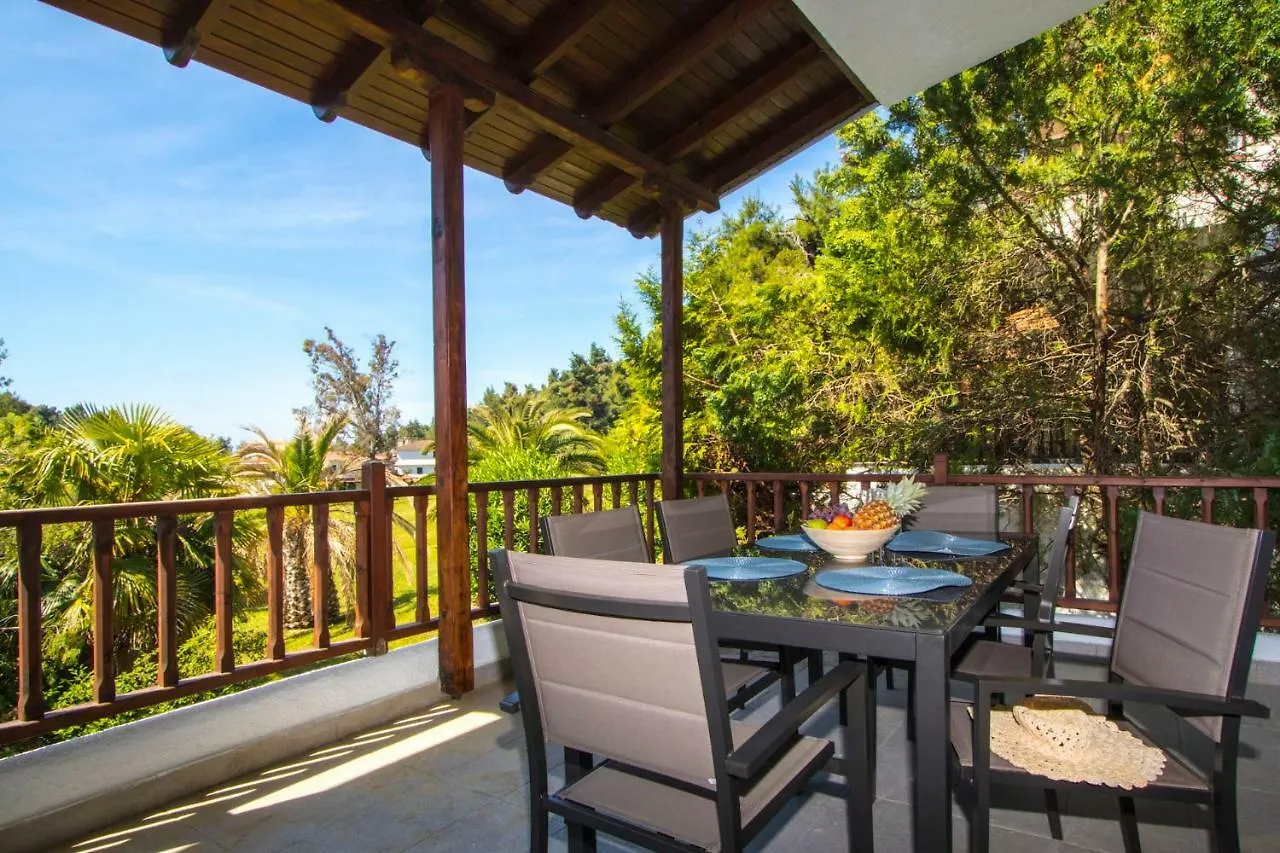 Lorenia Garden Villa, Elani Kassandra
